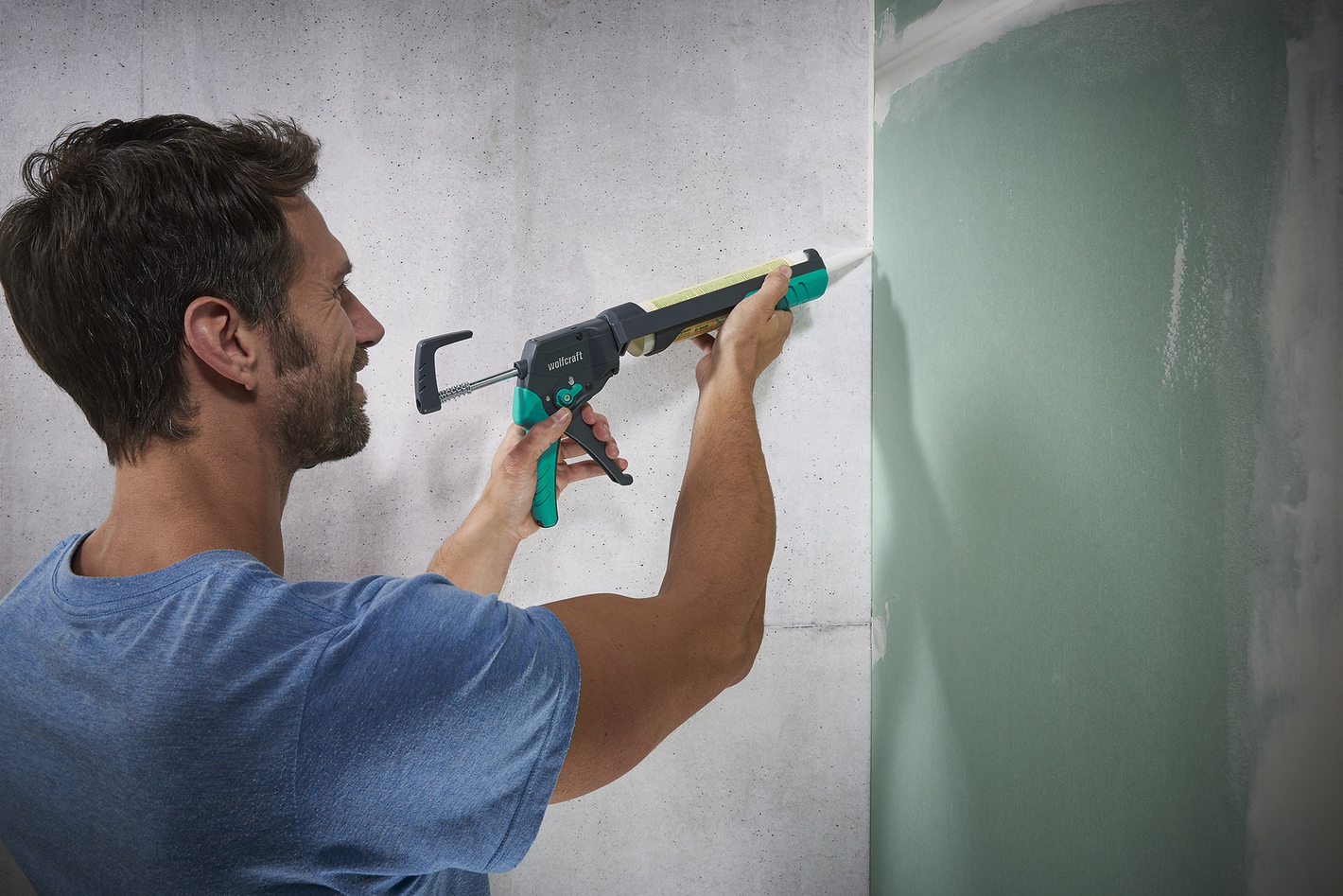 Caulking Guns & Accessories