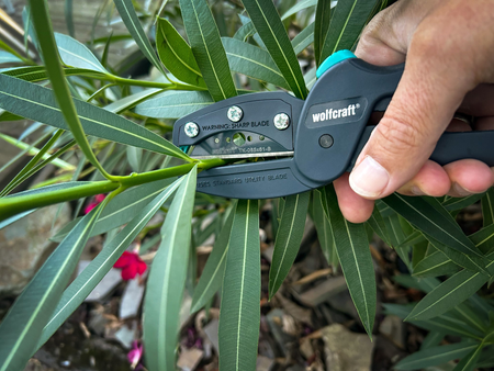 megaCut PRO All-Purpose Cutter - Application Image