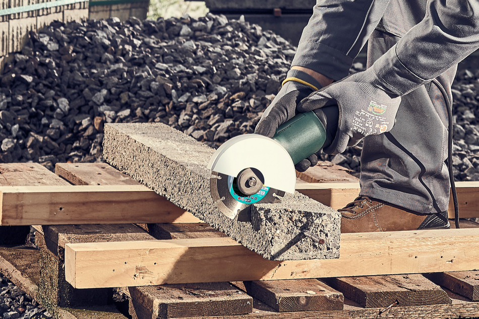 PRO UNIVERSAL Diamond Cutting Disc 115-125 mm - Application image 01