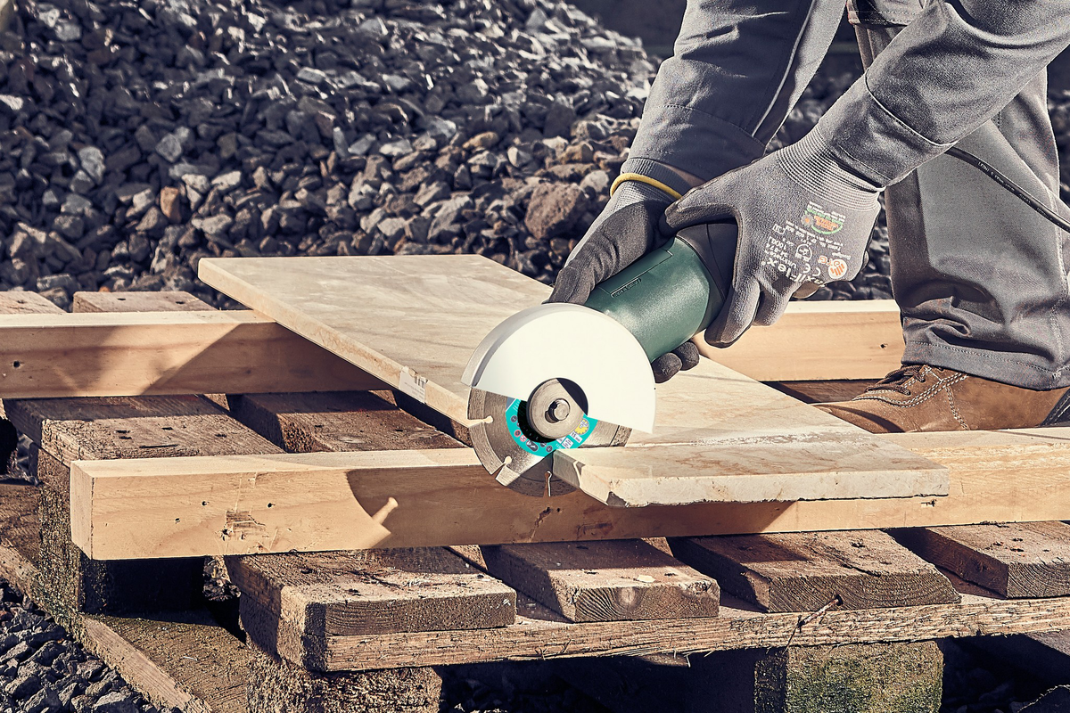 PRO UNIVERSAL Diamond Cutting Disc 115-125 mm - Application image 02