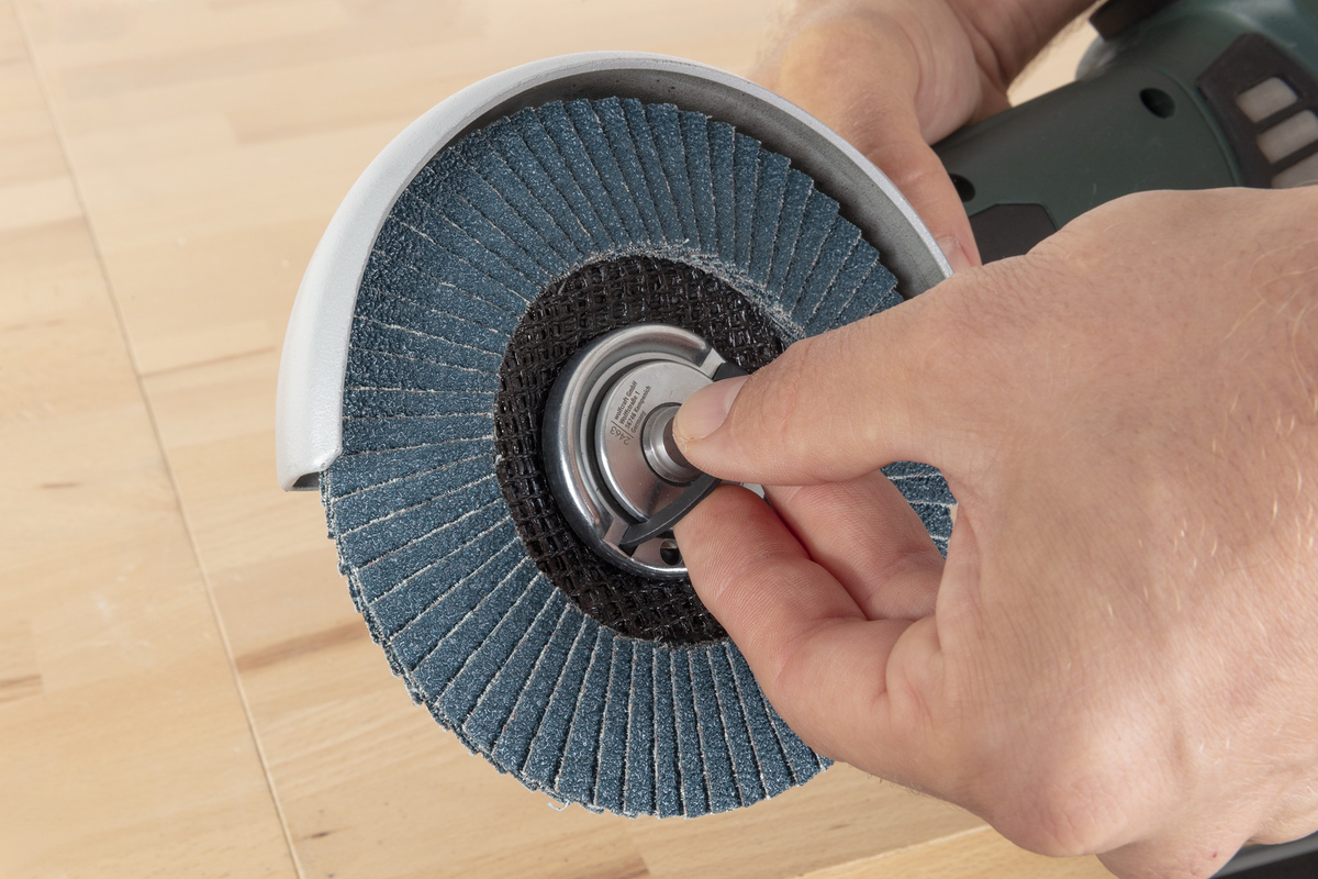 Quick-Action Clamping Nut for Angle Grinders