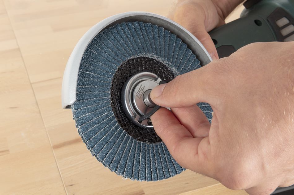 Quick-Action Clamping Nut for Angle Grinders