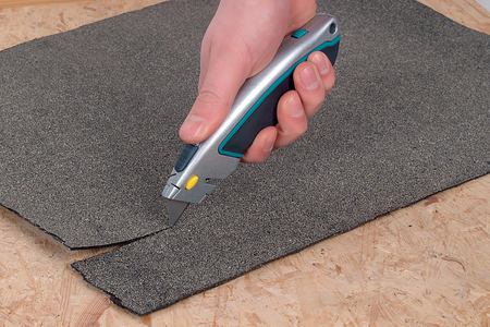 Quick-Change Trapezium Blade Knife with Retractable Blade - Image 3