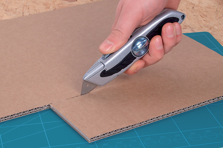 Standard Trapezium Blade Knife with Retractable Blade