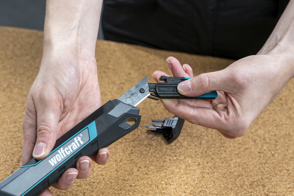 Snap-Off Blade Knife PRO SAFETY, 18 mm