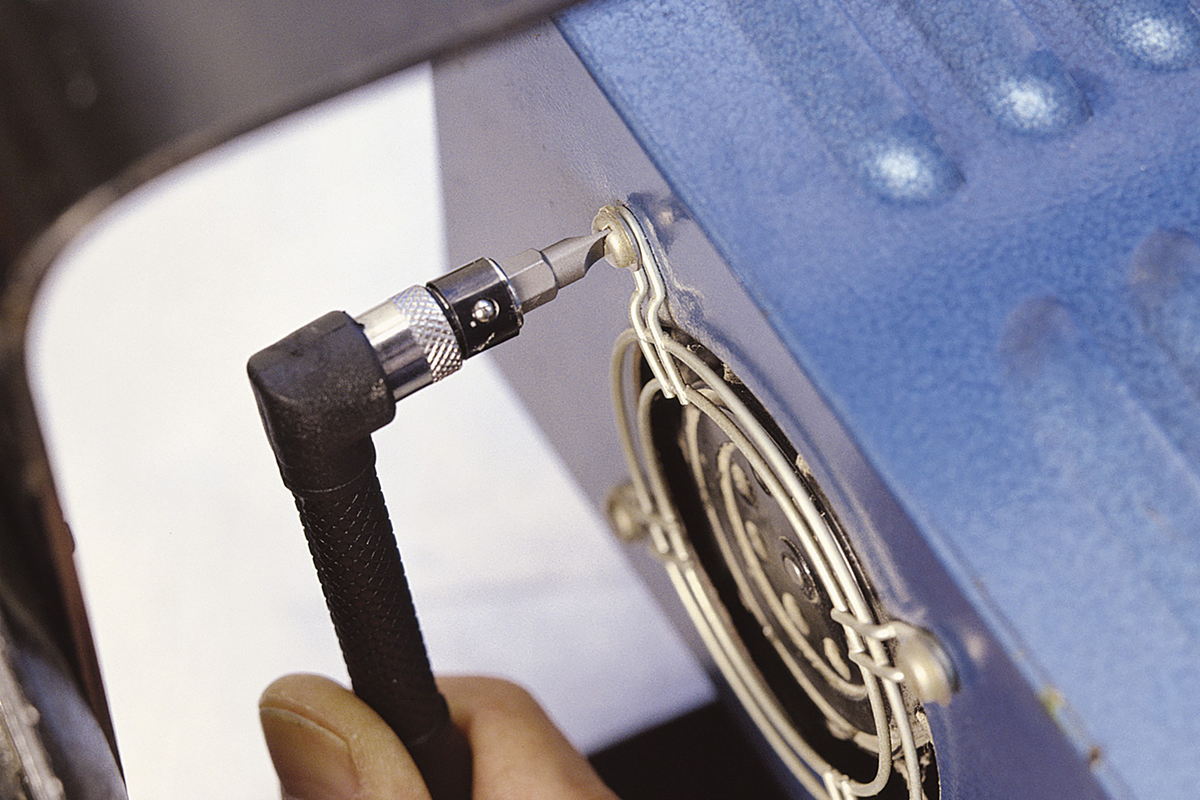 Angled Hand Screwdriver With 2 Bit Sockets