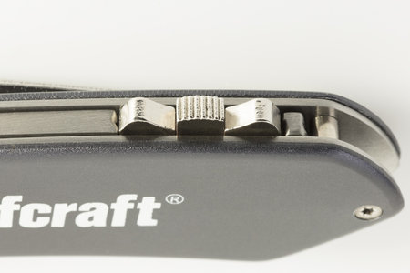 Leisure Knife with Retractable Trapezium Blade - Image 4