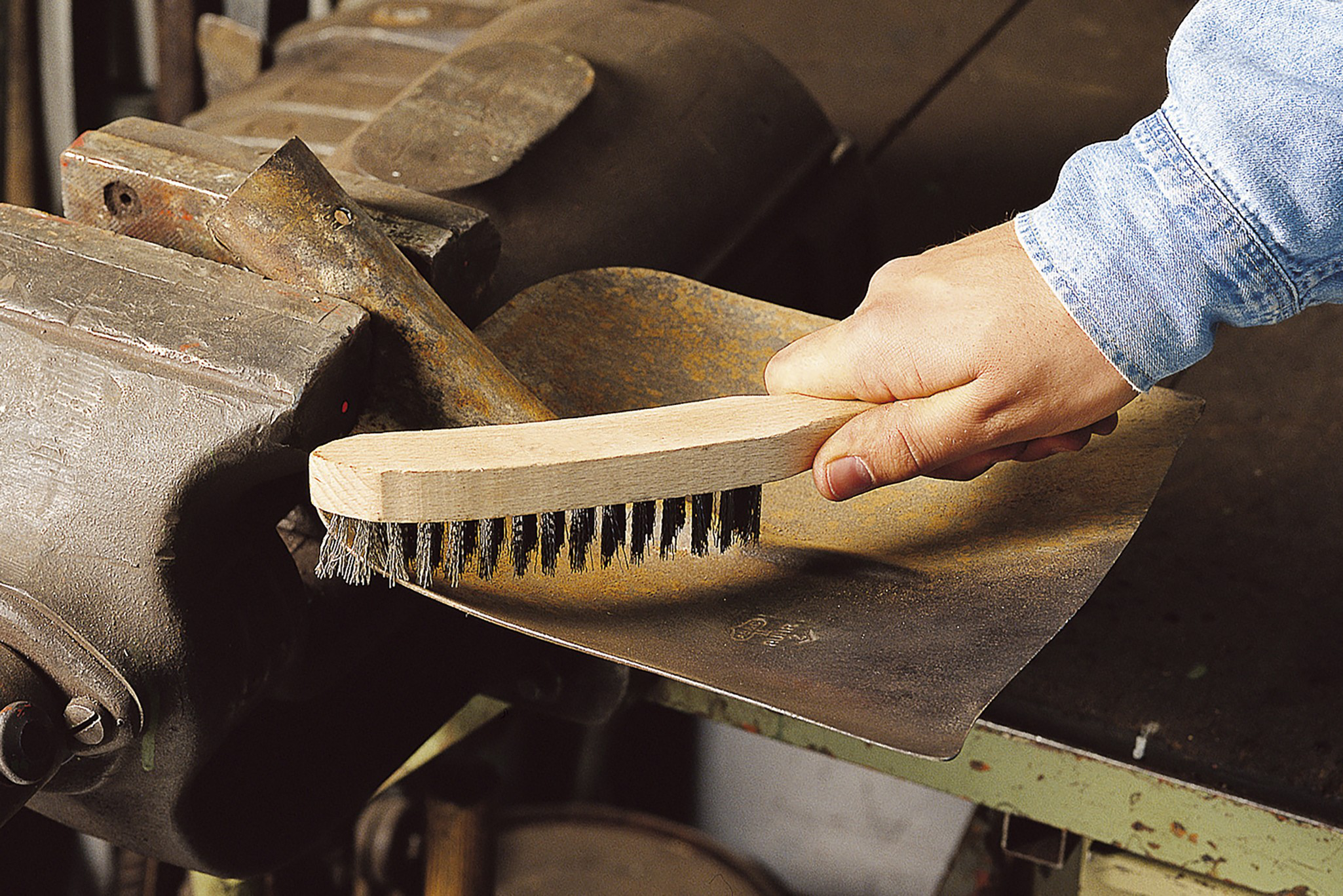 Steel Wire Hand Brush, 4 Rows - Image 2