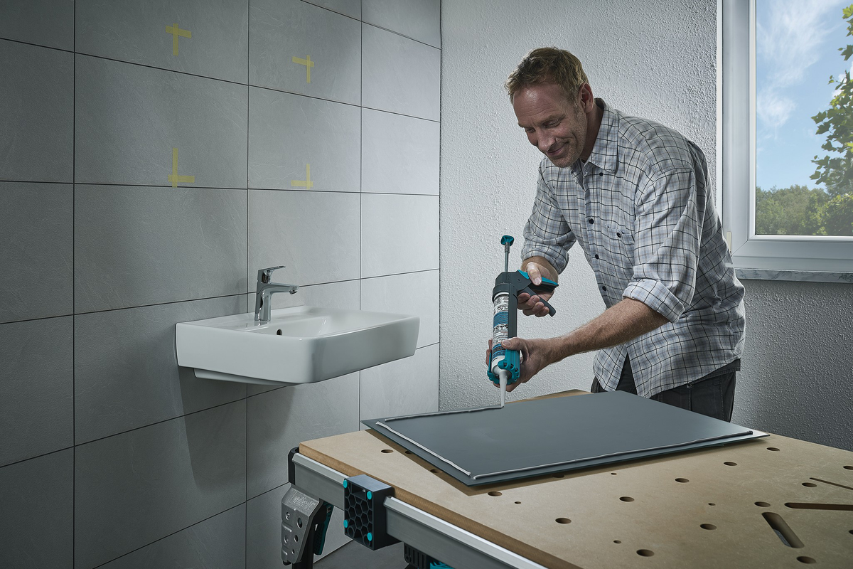 MG 200 Caulking Gun