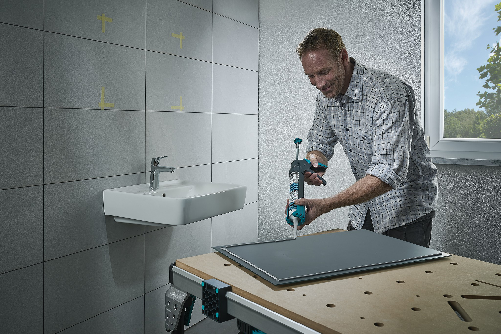 MG 200 Caulking Gun