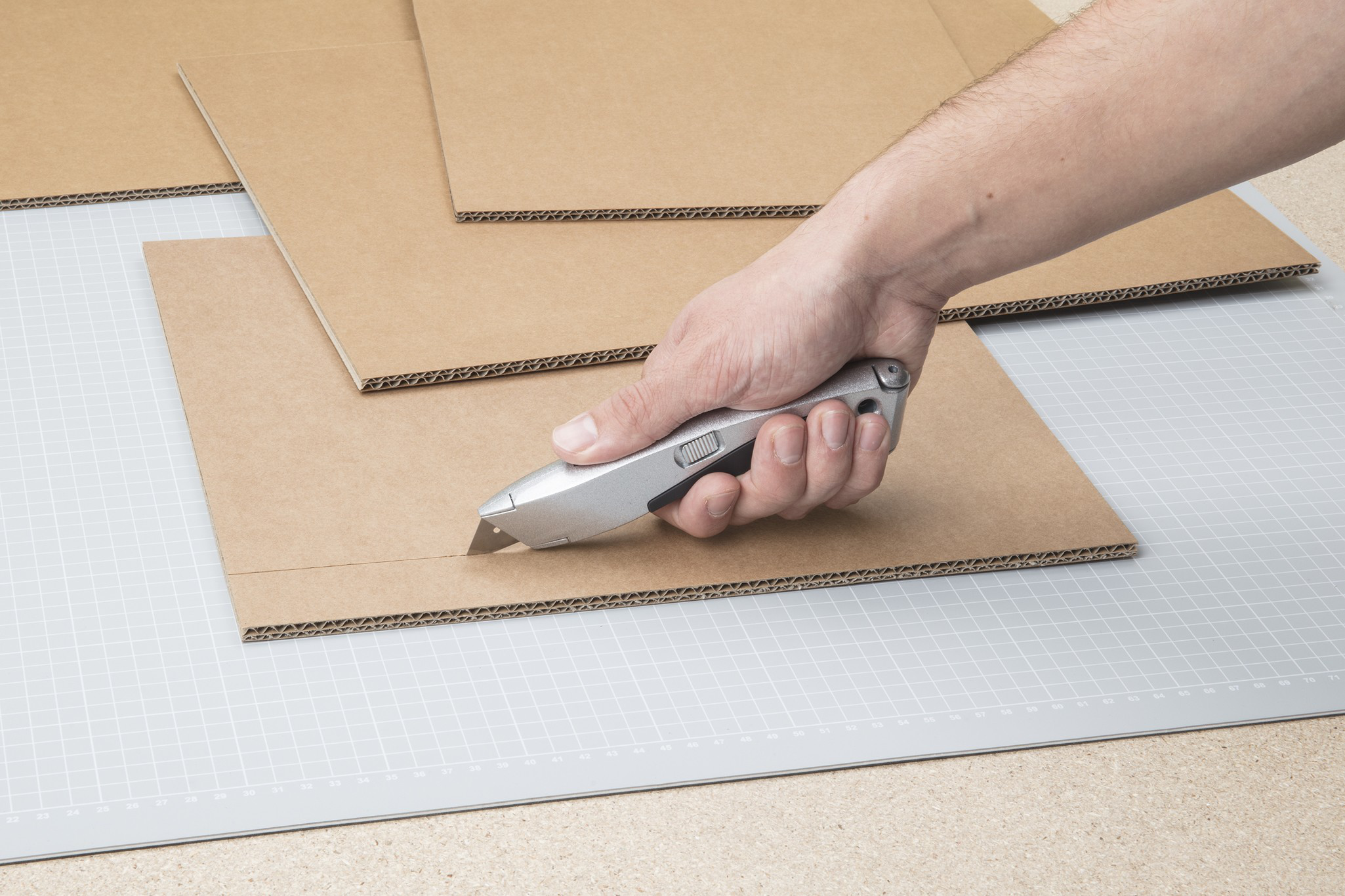 Trapezium Blade Knife with Retractable Blade - Image 3