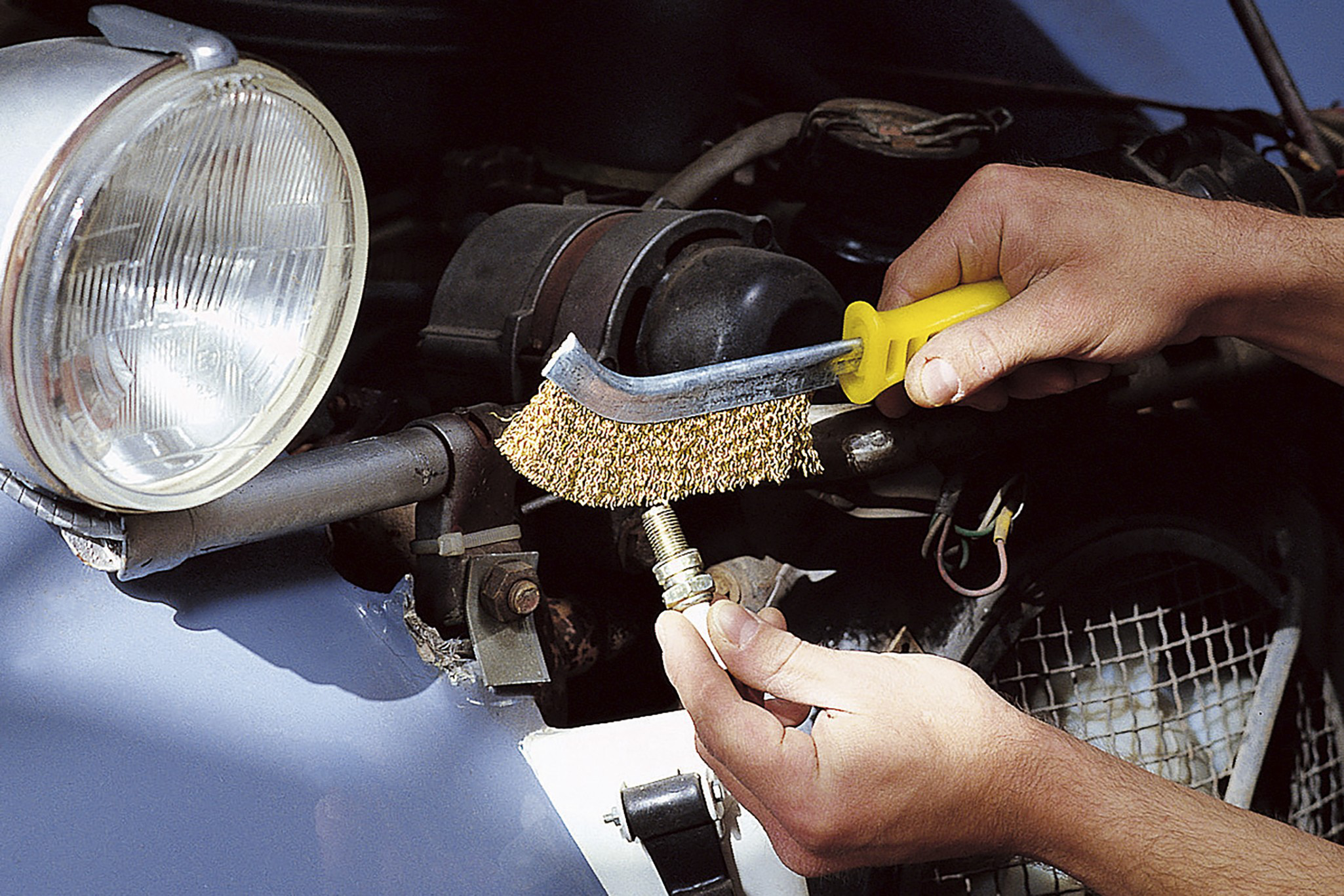 Brass Wire Hand Brush - Image 4