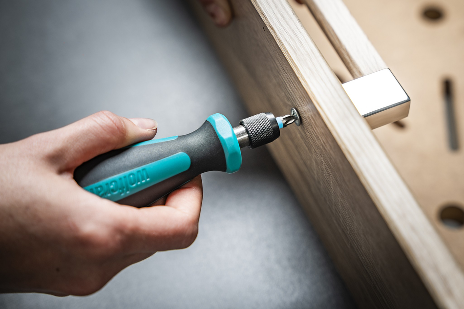 Hand Screwdriver With Bit Socket