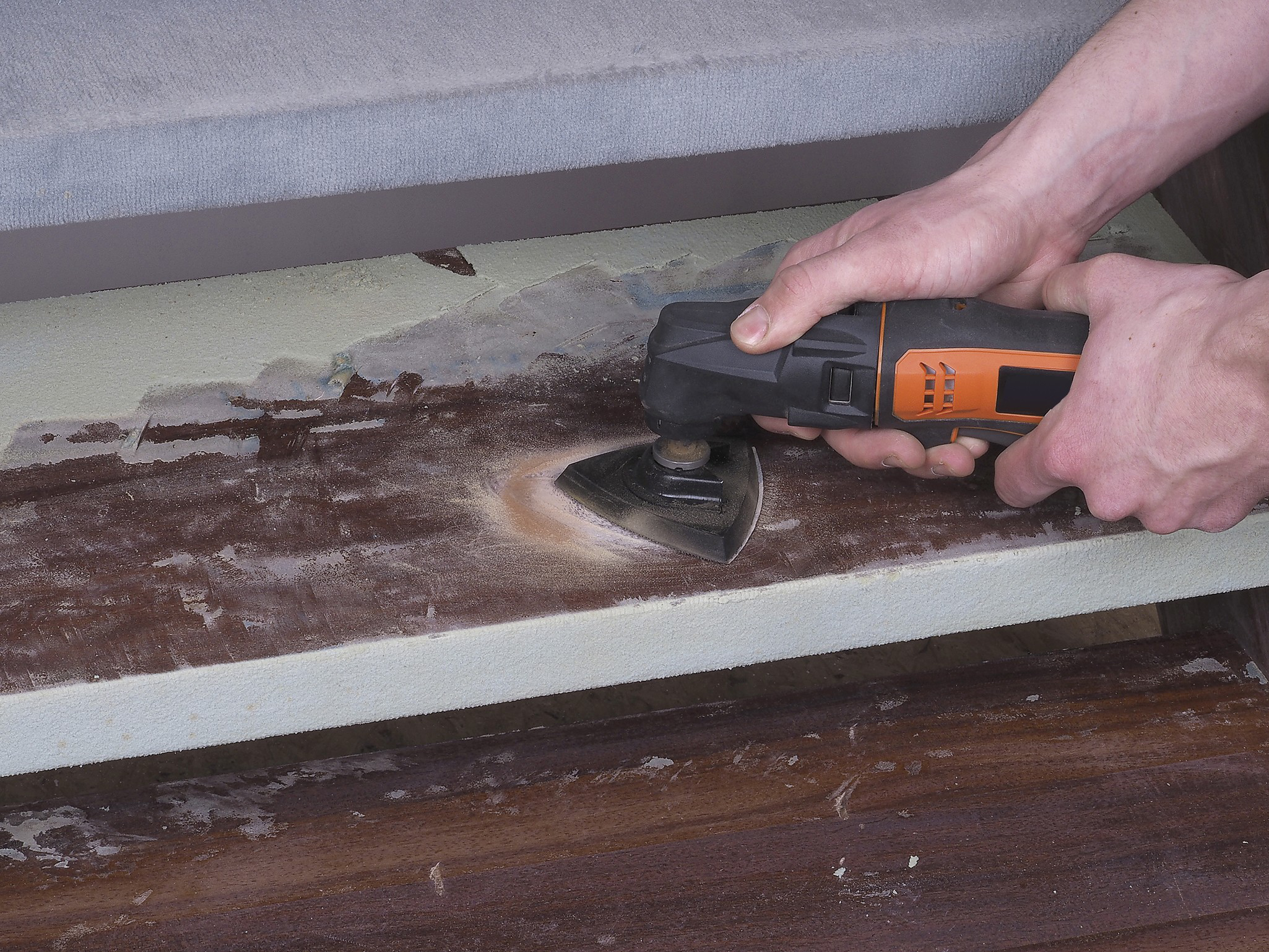 Adhesive Sanding Plate “PRO”, universal receptacle