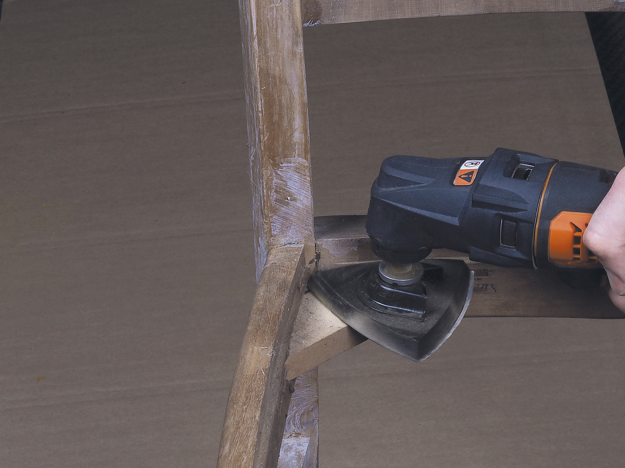 Adhesive Sanding Plate “PRO”, universal receptacle