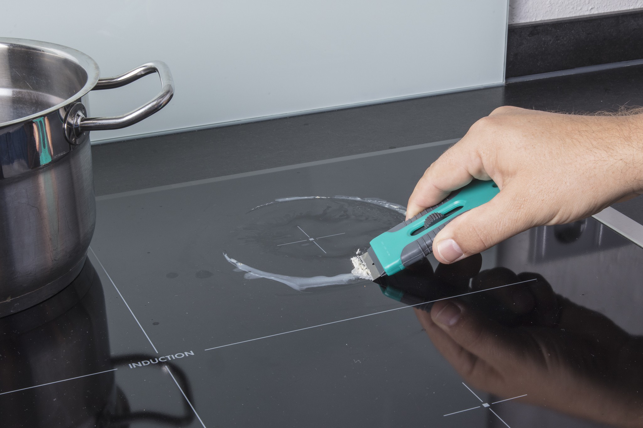 2C Plastic Scraper - Image 4