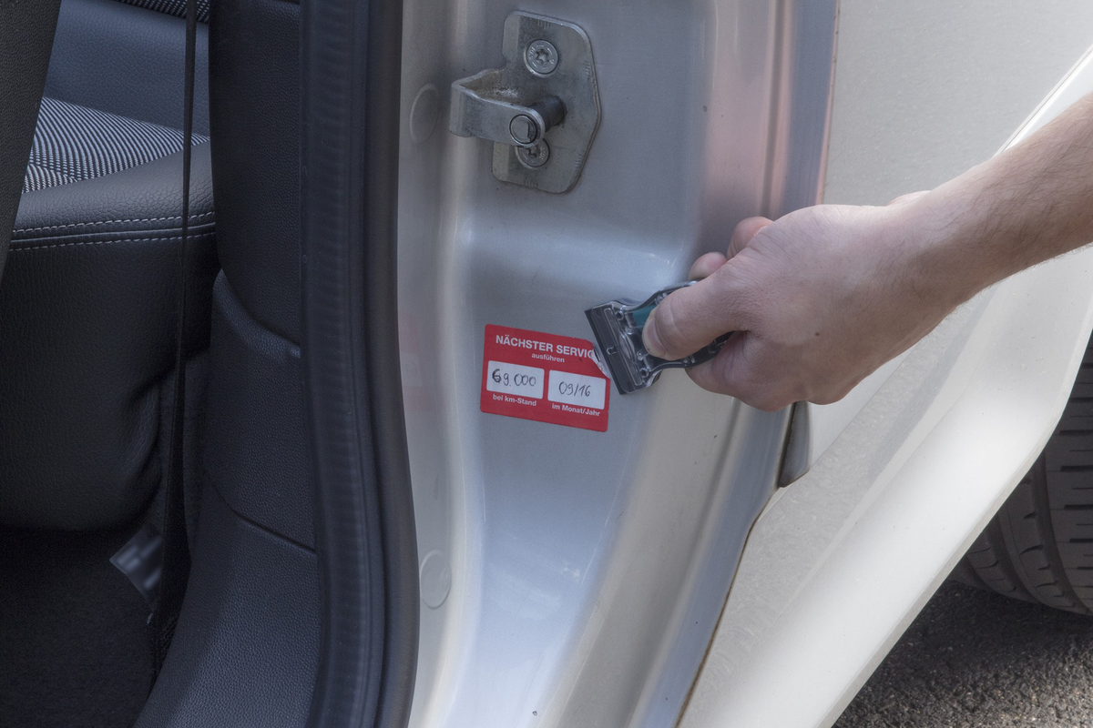 Scraper with Plastic Blades  - Image 3