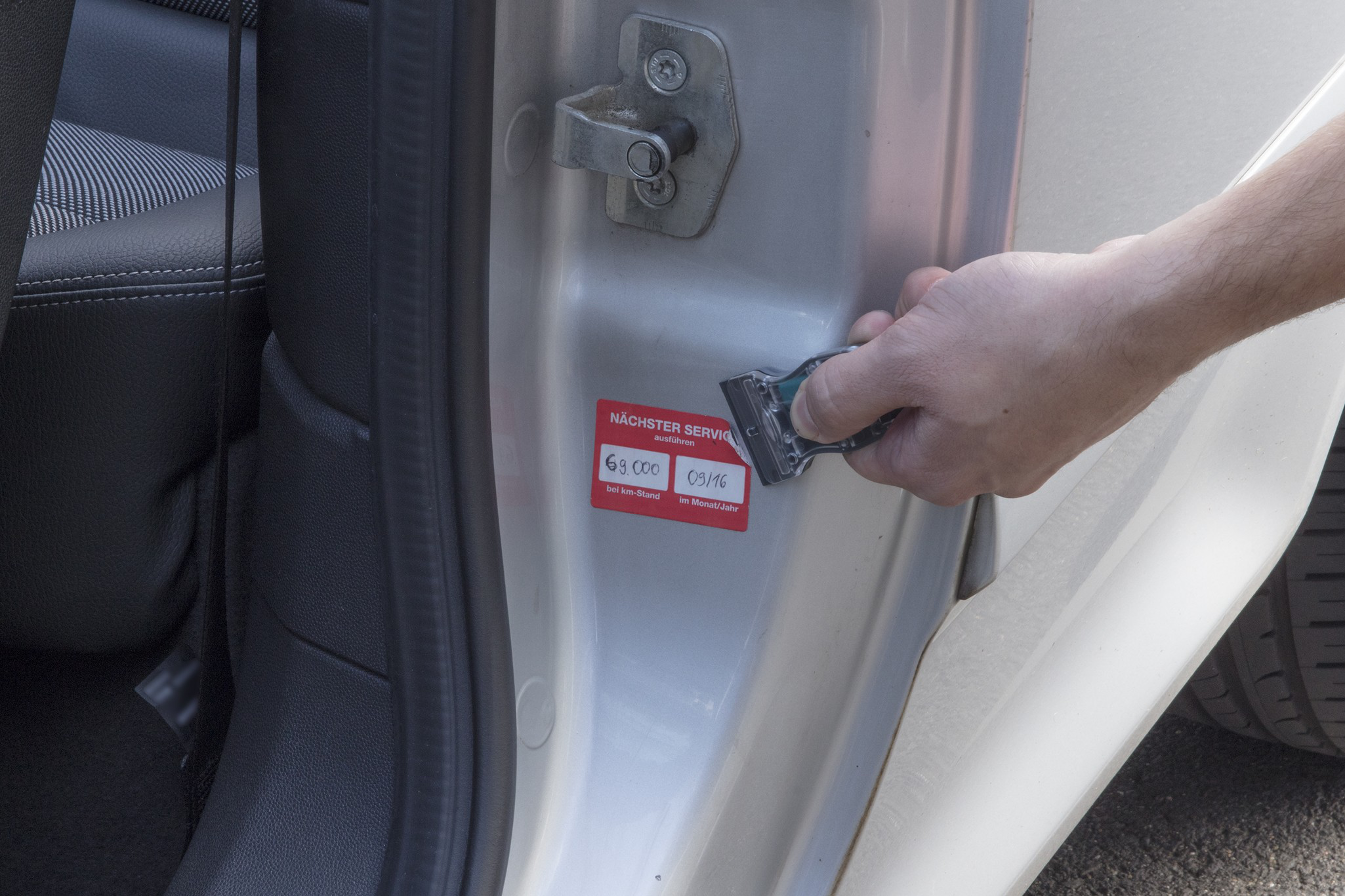 Scraper with Plastic Blades  - Image 3