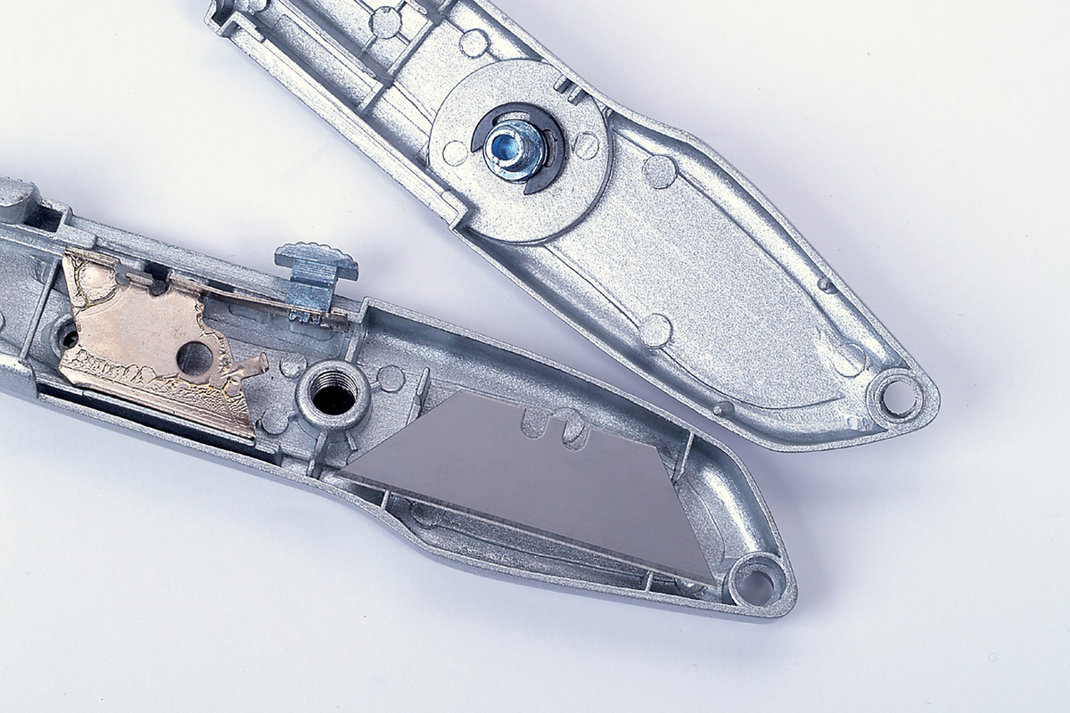 Standard Trapezium Blade Knife with Retractable Blade