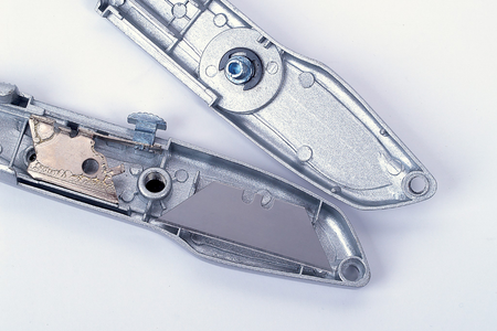 Standard Trapezium Blade Knife with Retractable Blade