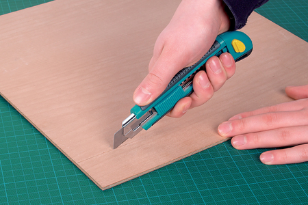 2C Plastic Snap-Off Blade Knife, 18 mm
