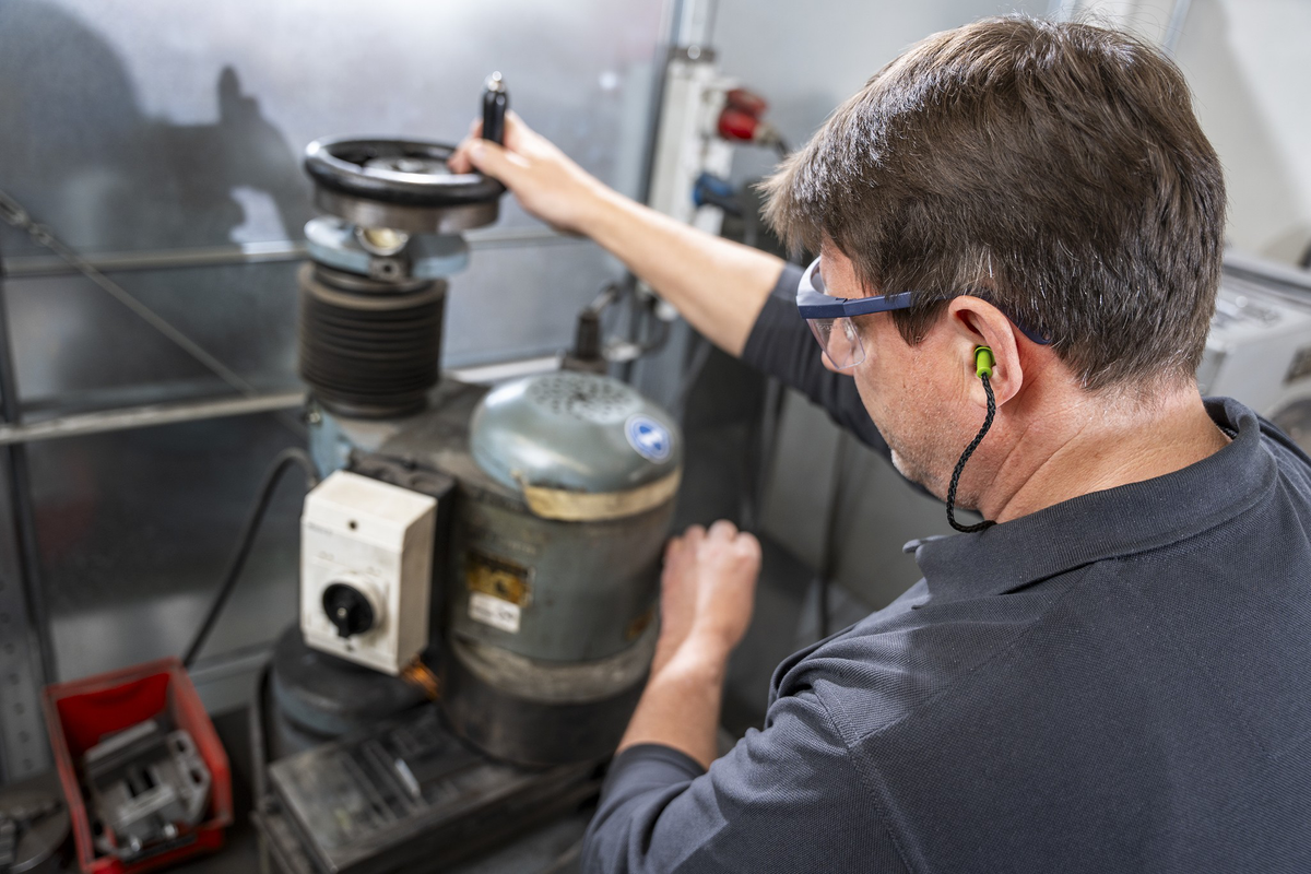 Earplugs with Cord - Image 4