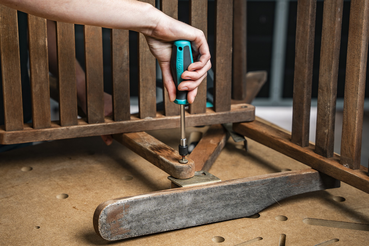 Hand Screwdriver With Bit Socket, Long - Image 2