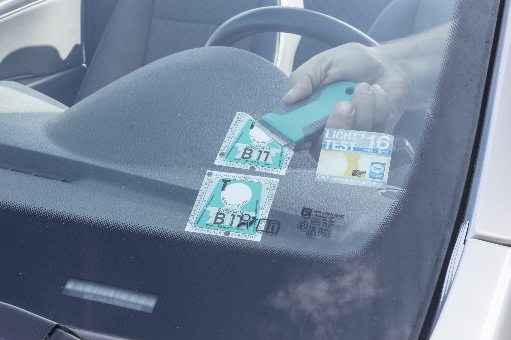 2C Plastic Scraper - Image 2