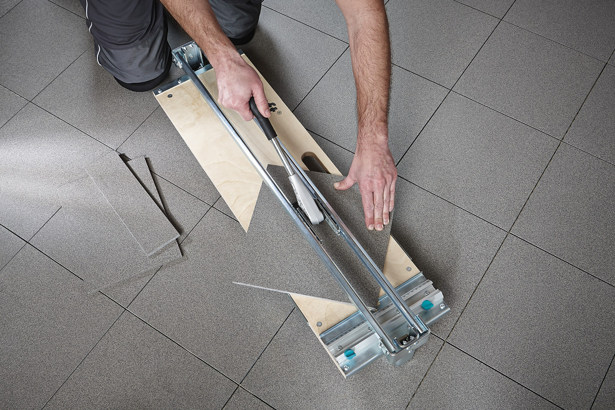 TC 710 PW Tile Cutter, base plate made of multiplex