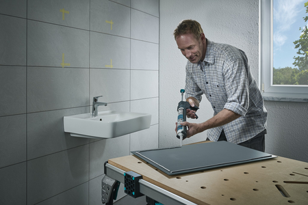 MG 100 Caulking Gun