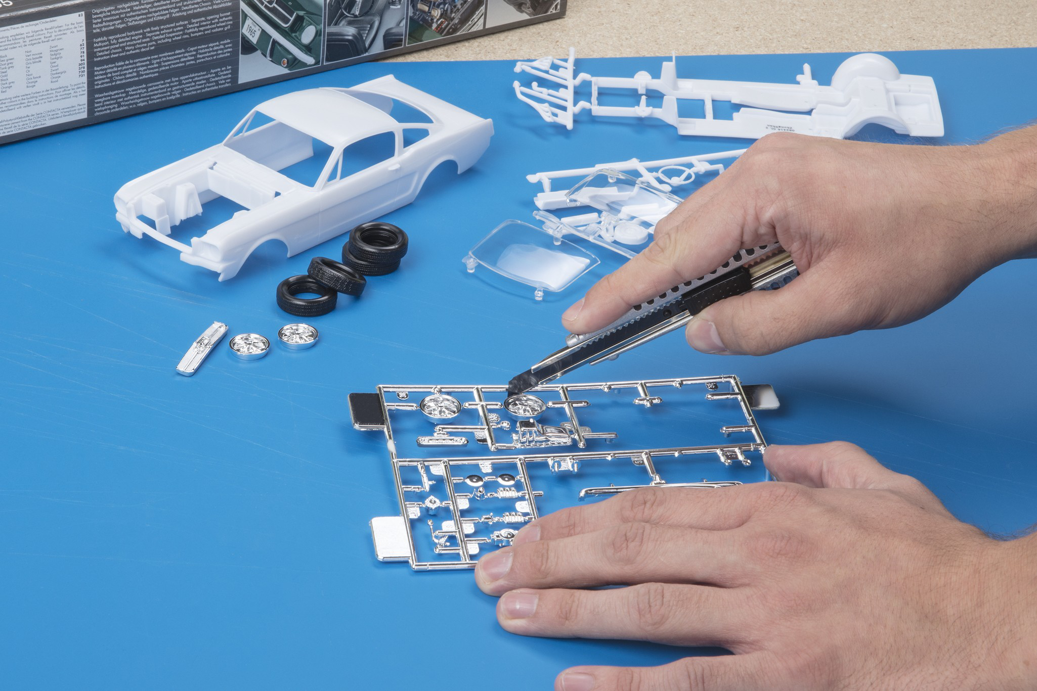 Metal Snap-Off Blade Knife 9 mm with Black “Profi-Sharp” Blade - Image 3