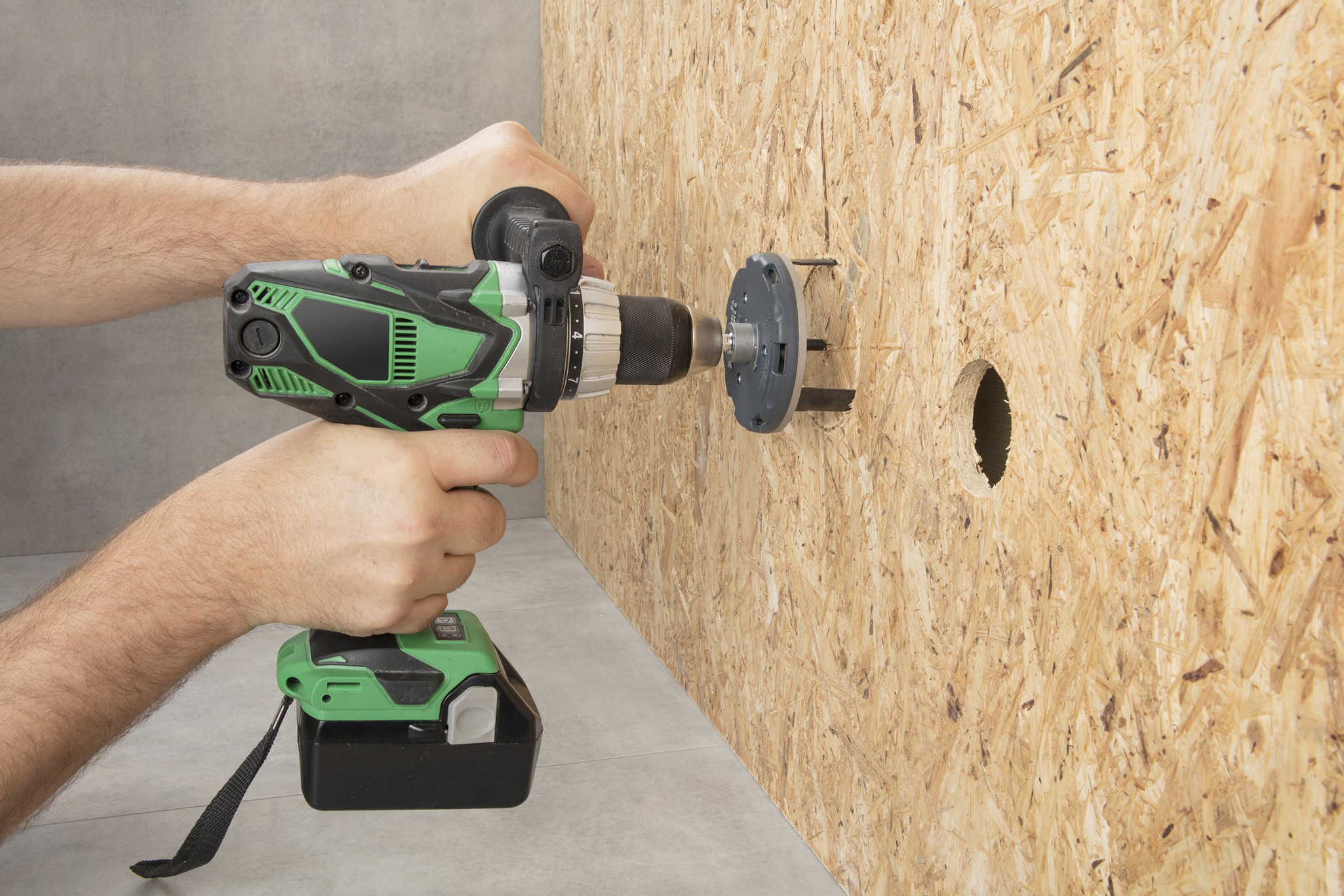 Adjustable Hole Saw, for Spotlights