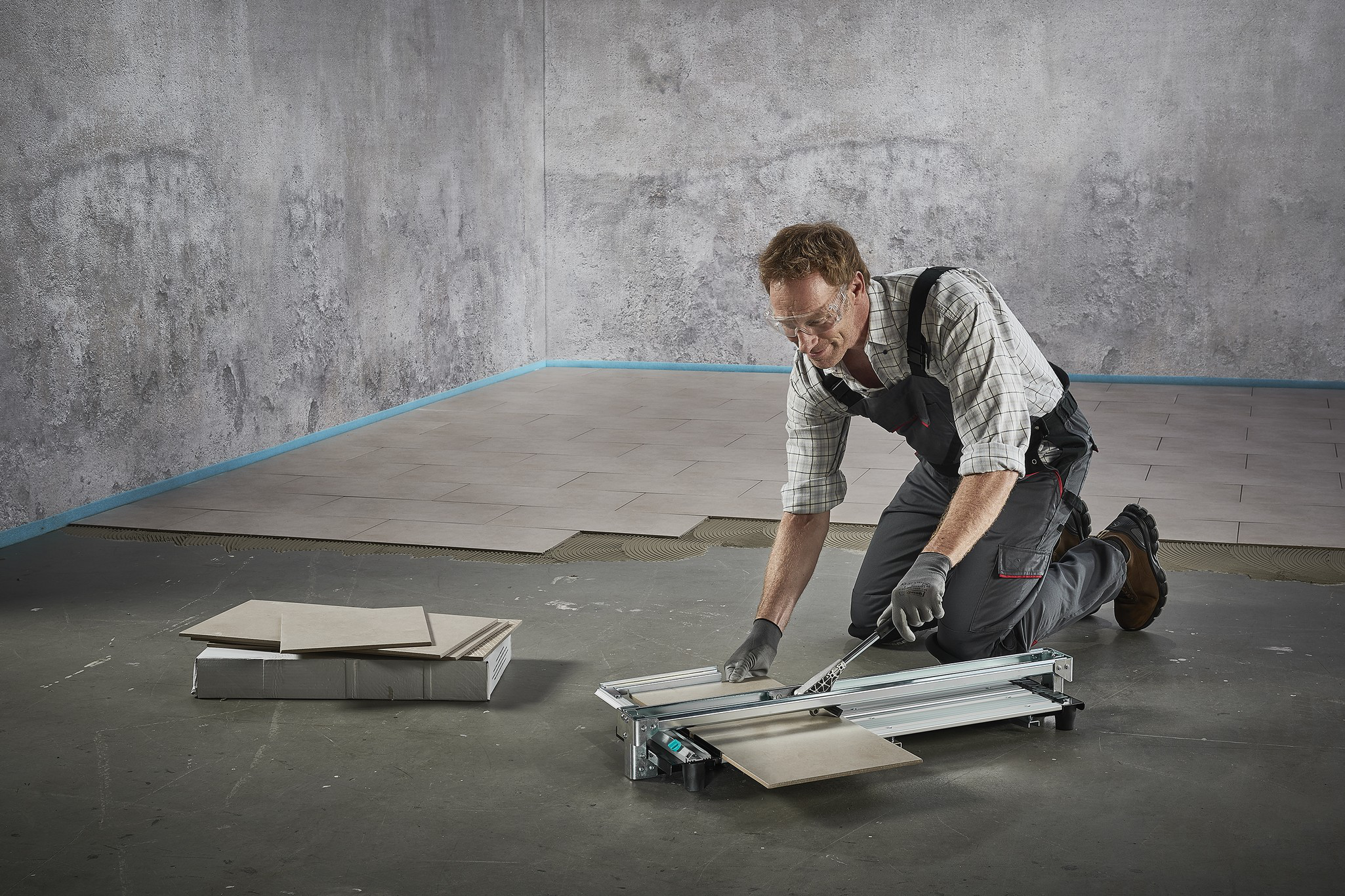 TC 710 PM Tile Cutter, metal design