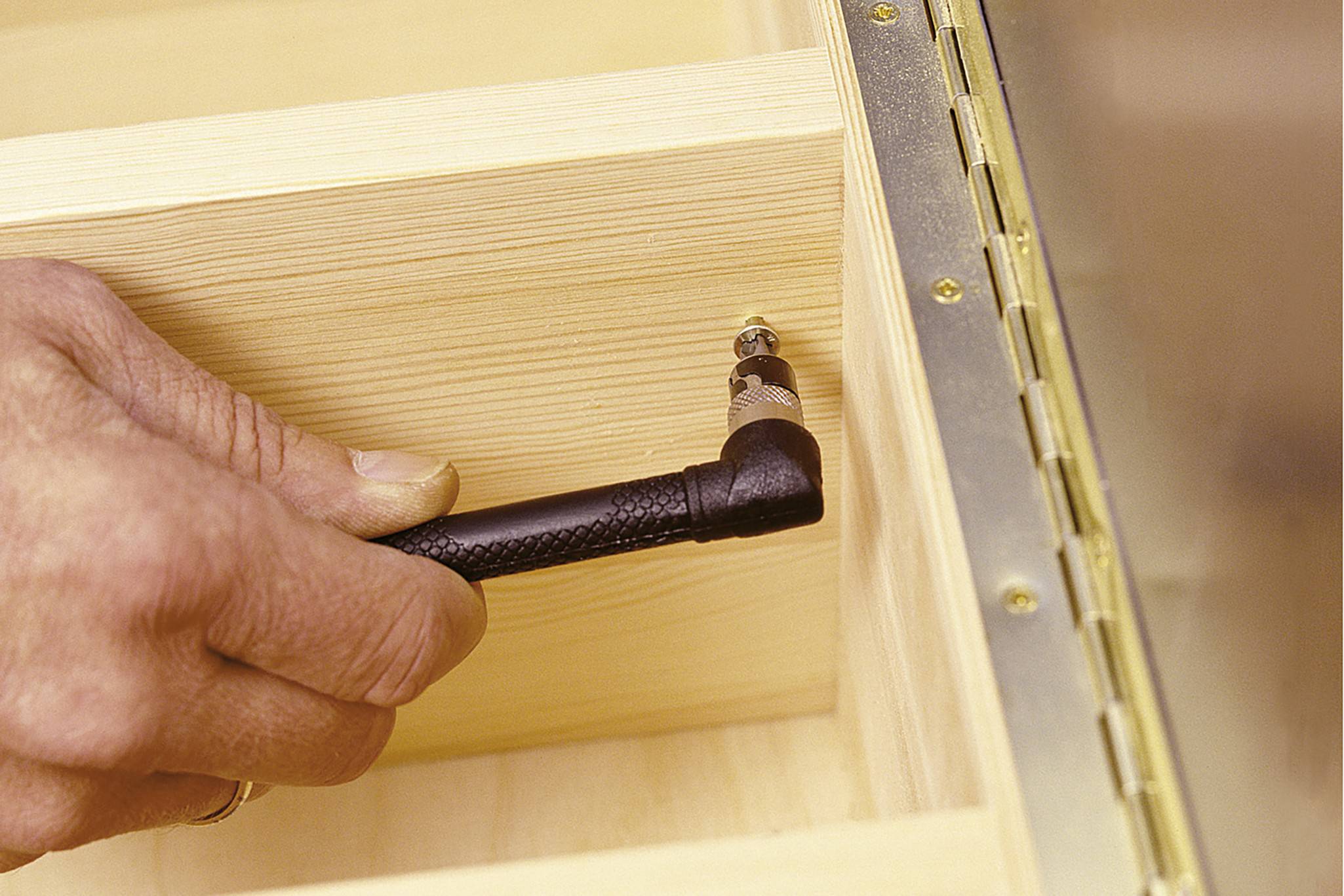 Angled Hand Screwdriver With 2 Bit Sockets