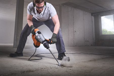 Pointed Chisel With SDS Max Shank - Image 2