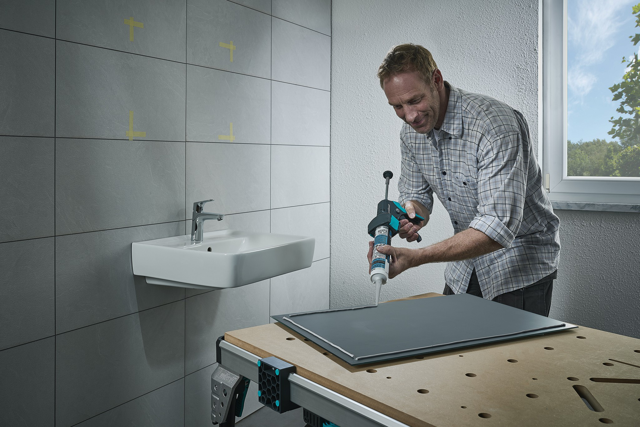 MG 310 COMPACT Caulking Gun